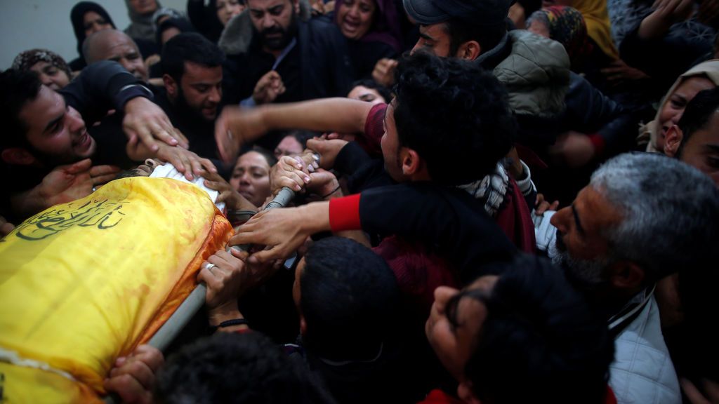16 palestinos mueren en los enfrentamientos con el ejército israelí en la frontera con Gaza