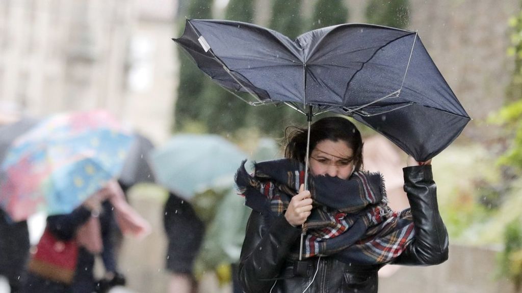El viento y la nieve ponen en riesgo el norte y este de la Península