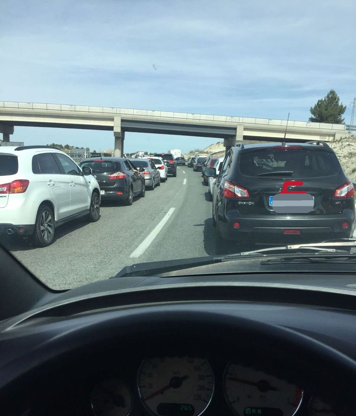 Complicaciones en las principales carreteras de acceso a Madrid y Barcelona