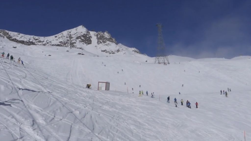 Mueren en los Alpes suizos tres españoles tras ser sepultados por una avalancha