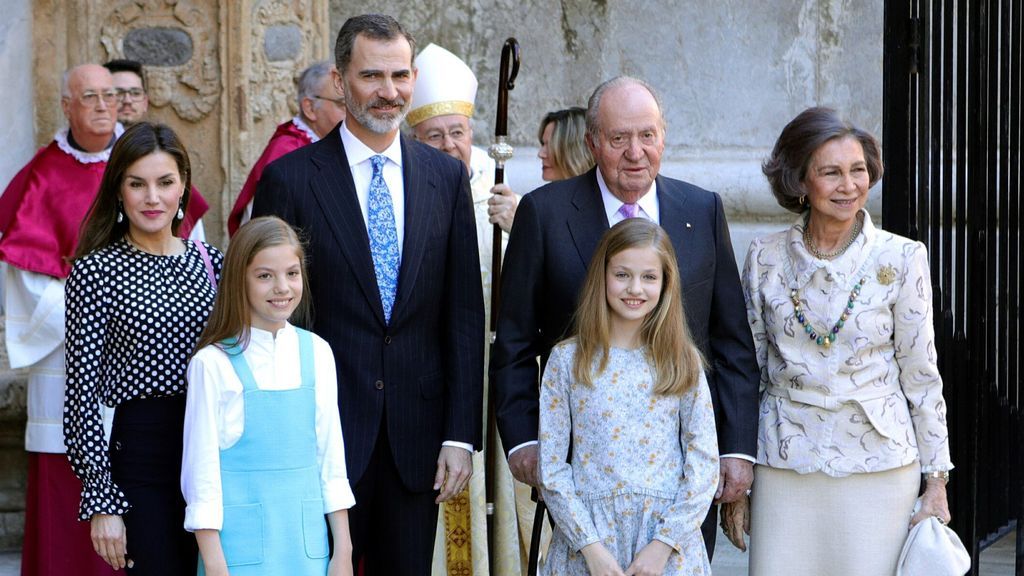 La Familia Real acude al completo a la misa de Pascua en la Catedral de Palma