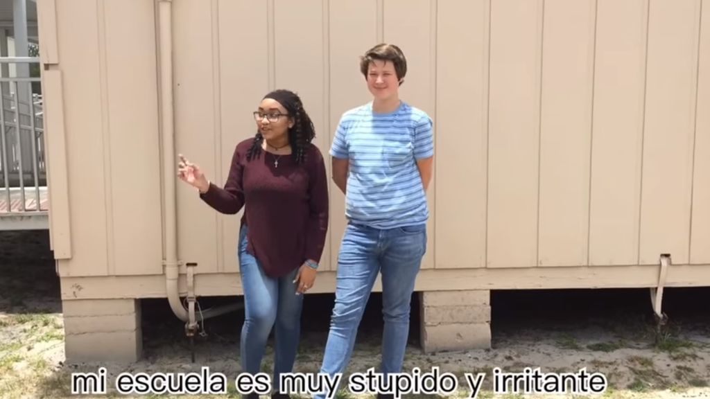 No sé qué nota les pondrían a estos alumnos de español pero Yasss le da sobresaliente