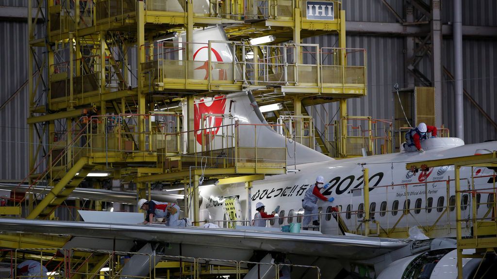 Mantenimiento de un gran avión japonés