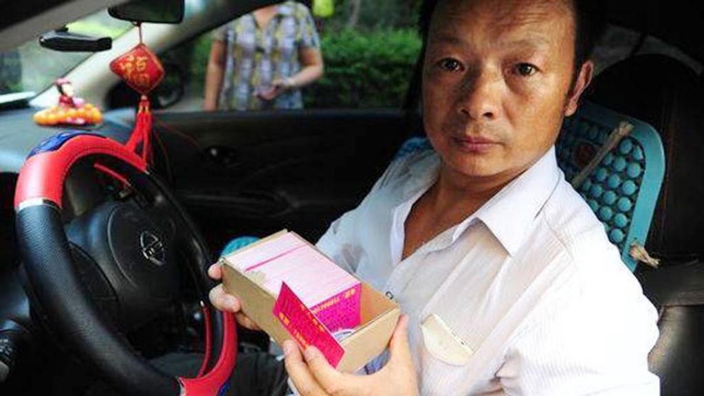 Encuentra a su hija tras 24 años de búsqueda gracias a hacerse taxista
