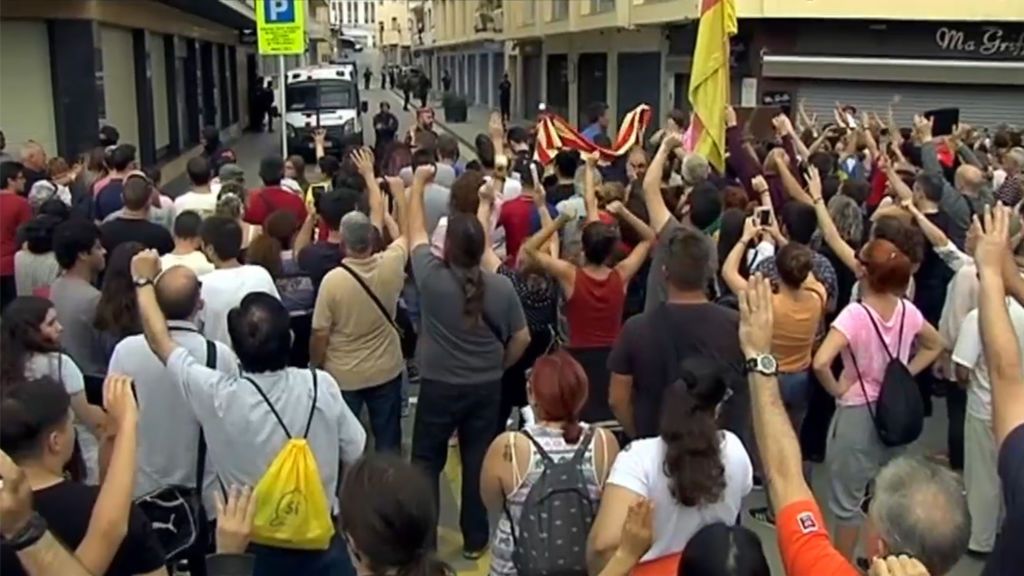 La justicia investiga si se coaccionó a los hoteleros de Pineda de Mar para desalojar a los policías del 1-O