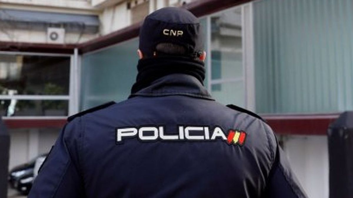 Detenido un vecino de Gijón por cortarle el cuello a otro con un cuchillo