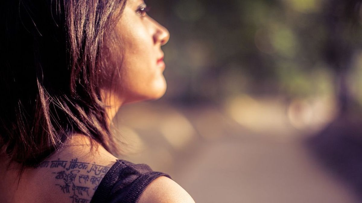Cómo afecta lo meteo en tus tatuajes: hablamos con un tatuador y un dermatólogo