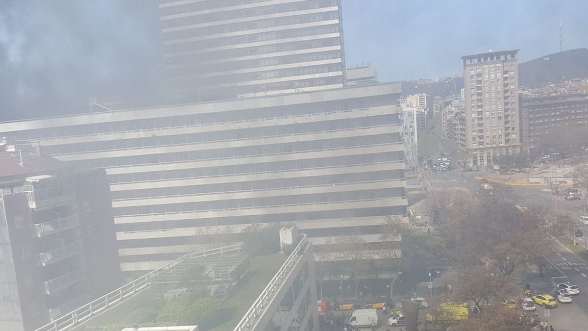 Desalojan un hotel cercano a la Estación de Sants de Barcelona por un incendio