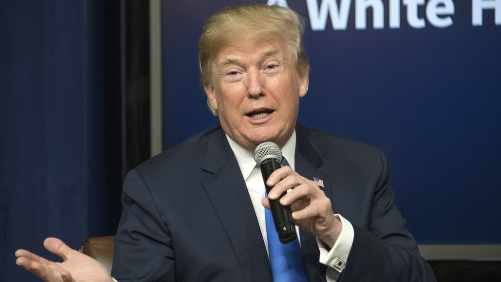 Trump anuncia que desplegará sus tropas hasta la construcción del muro con México