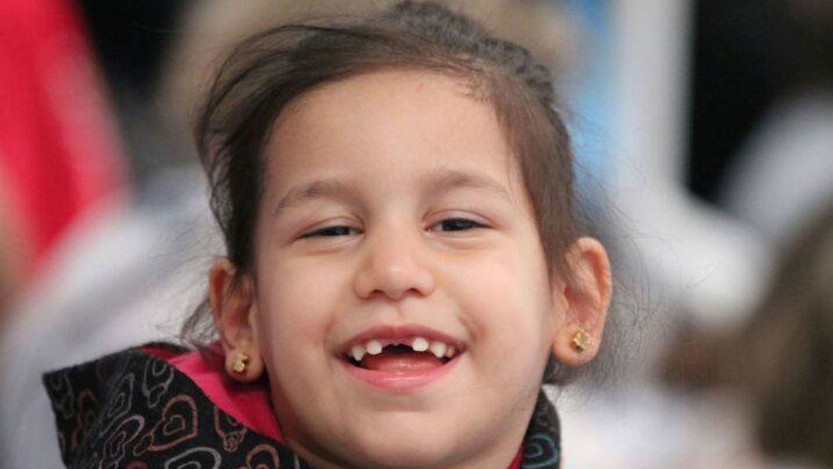 Muere  Nair, la niña de seis años con parálisis cerebral que recogía tapones para pagar su rehabilitación