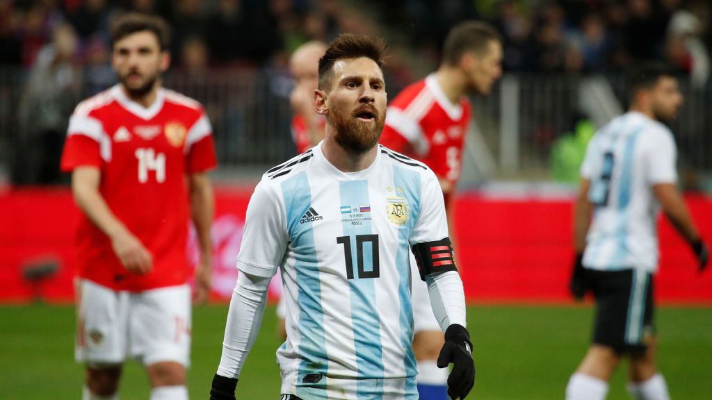 Un enorme graffiti de Leo Messi decora un edificio de Moscú, sede del Mundial de Rusia