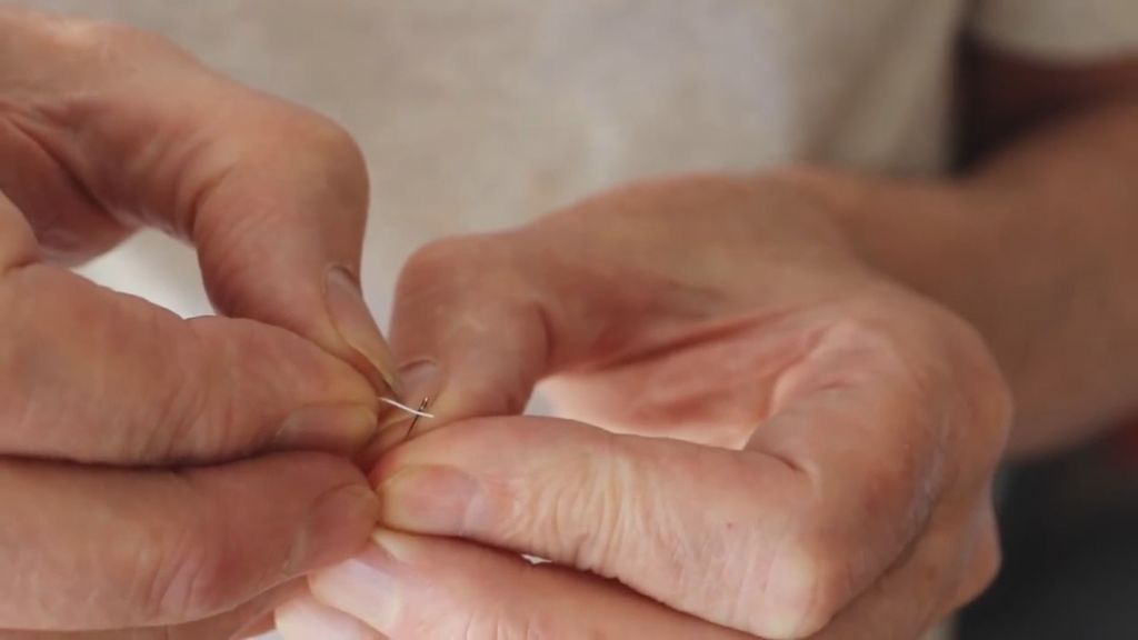 La técnica 'mágica' para enhebrar una aguja