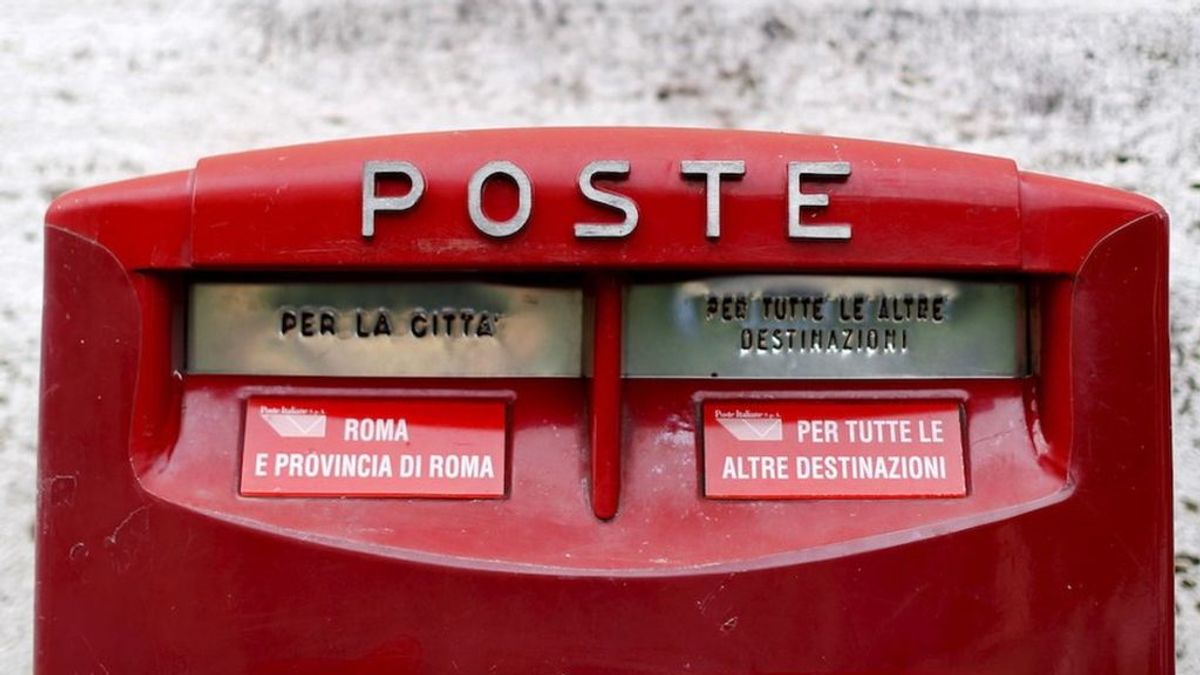 Detenido un cartero italiano por almacenar 400 kilos de correo