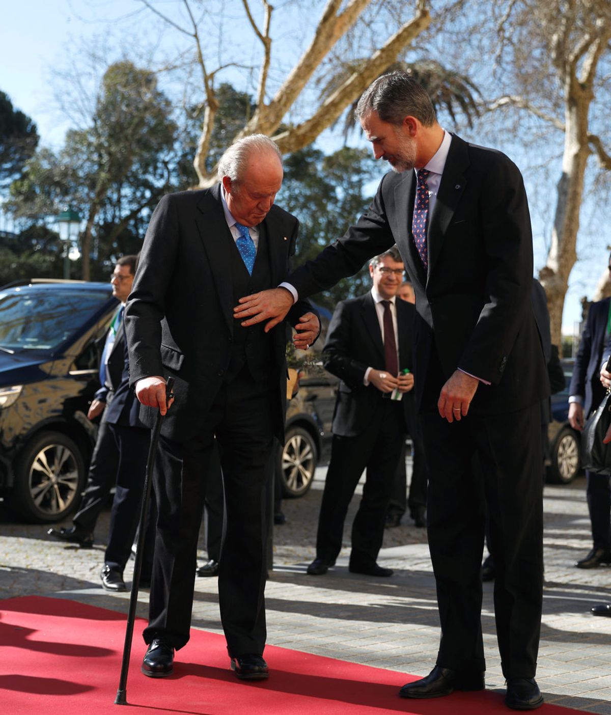 La operación de rodilla del Rey Juan Carlos concluye con resultado "plenamente satisfactorio"