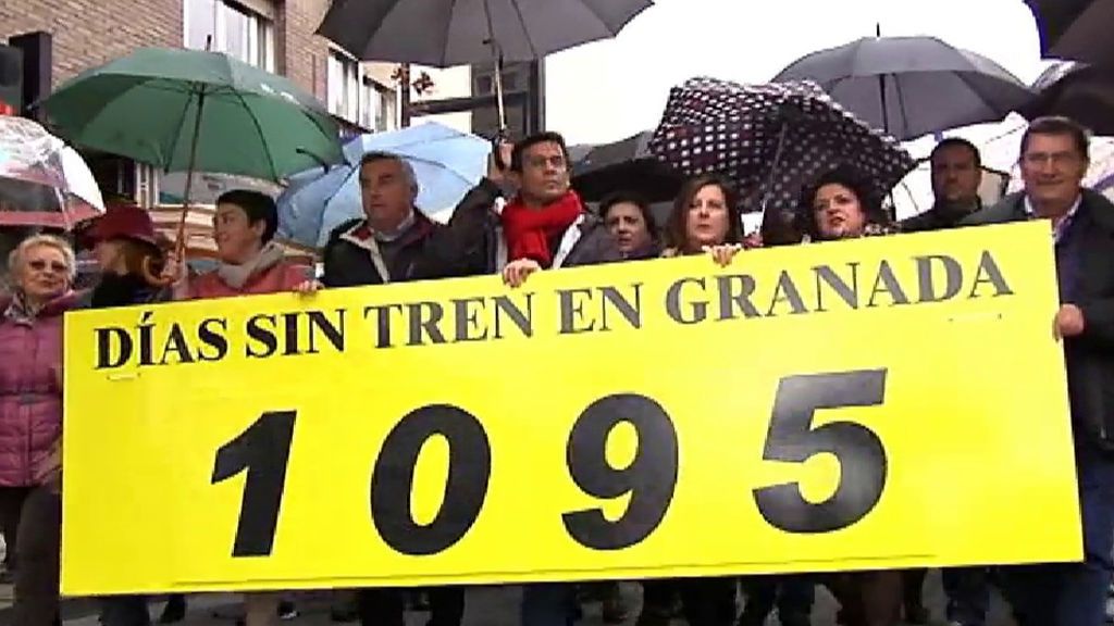 Miles de personas se manifiestan para pedir que el tren funcione en Granada