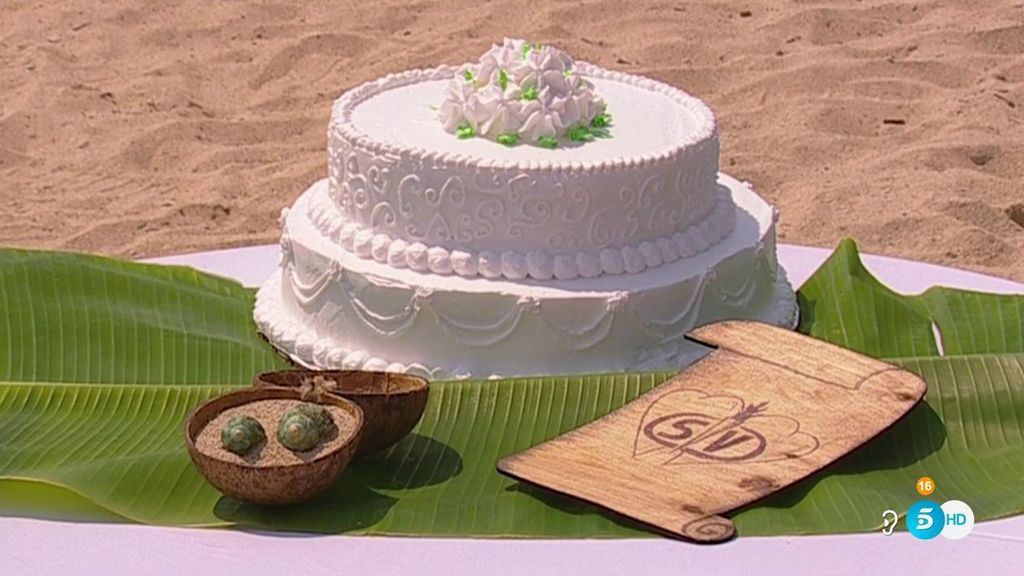 ¡Vota! ¿Quieres que Alberto e Isa compartan su tarta de boda con todos sus compañeros o solo con unos pocos?