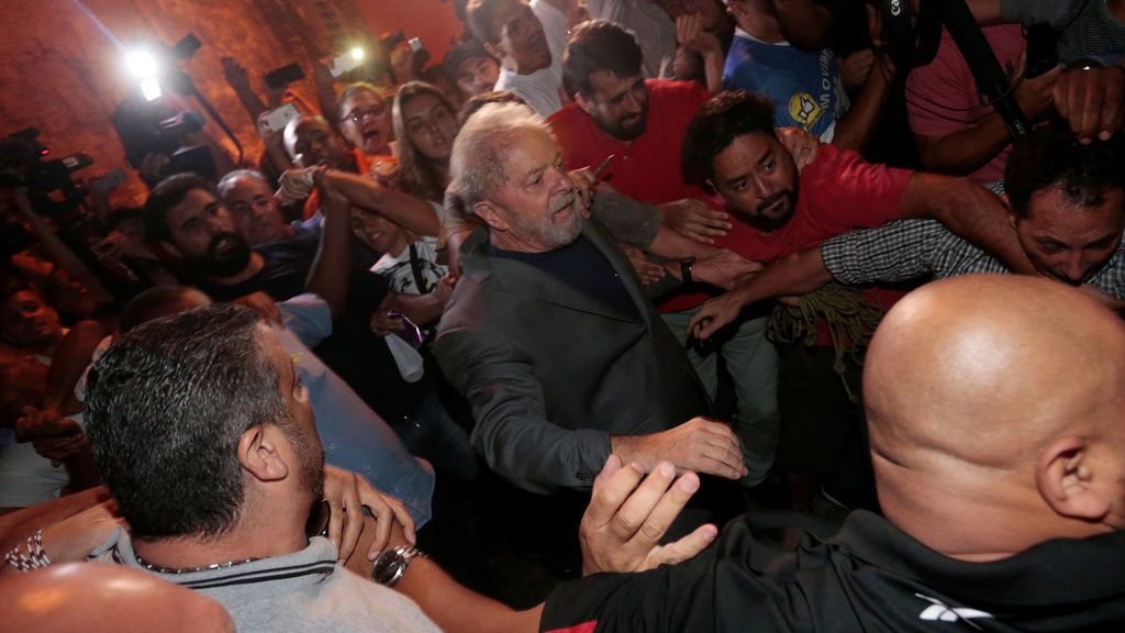 Lula pasa su primera noche en prisión