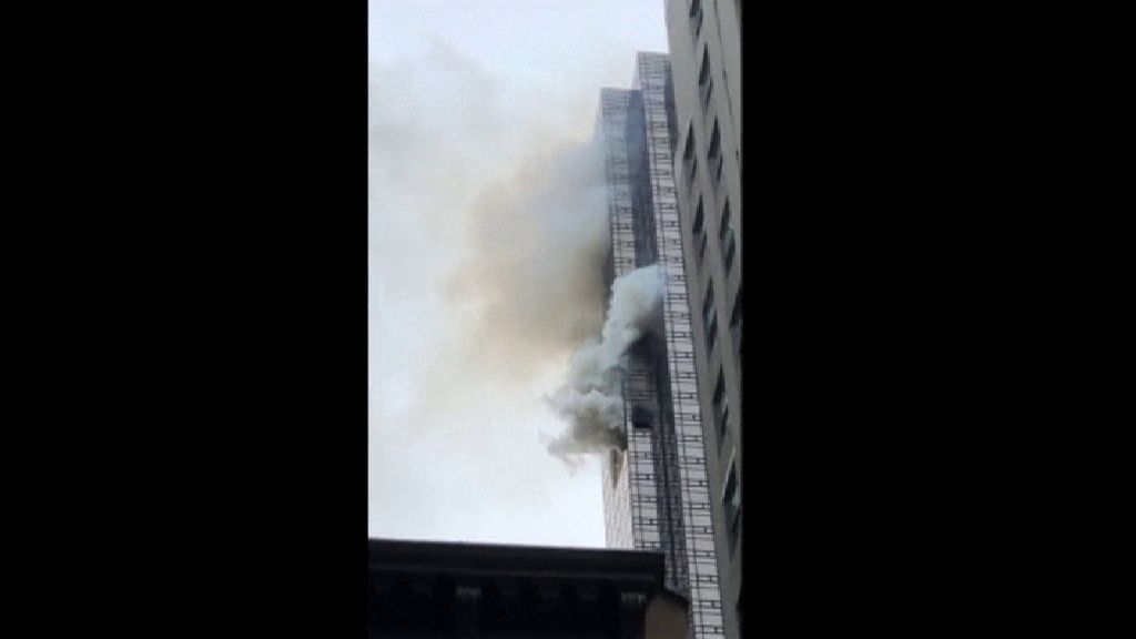 Un muerto y cuatro heridos en el incendio de la Torre Trump de Nueva York