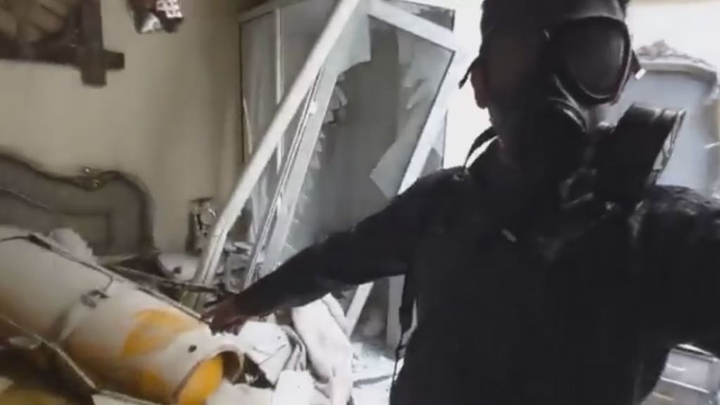 Brutal bombardeo en un aeropuerto militar sirio tras el ataque químico