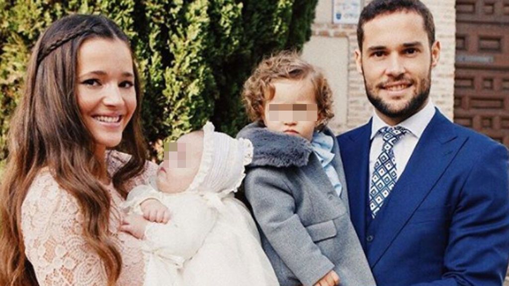 Puntilla, tarta customizada y lacasitos: Malena Costa y Suárez bautizan a su hijo Mario Jr. Puntilla, tarta customizada y lacasitos: Malena Costa y Suárez bautizan a su hijo Mario Jr.
