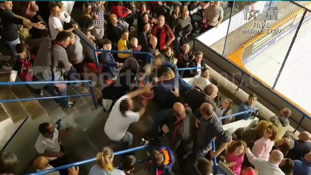 Pelea entre hinchas en la grada de Reus de hockey por gritos de ‘Puta España’