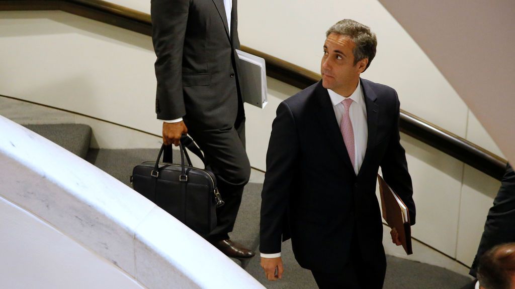 El FBI registra las oficinas del abogado de confianza de Trump que habría pagado a la actriz porno