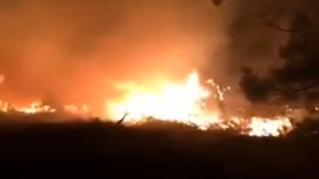 Las llamas se extienden desde hace tres días en el Teide: Más de 220 hectáreas calcinadas