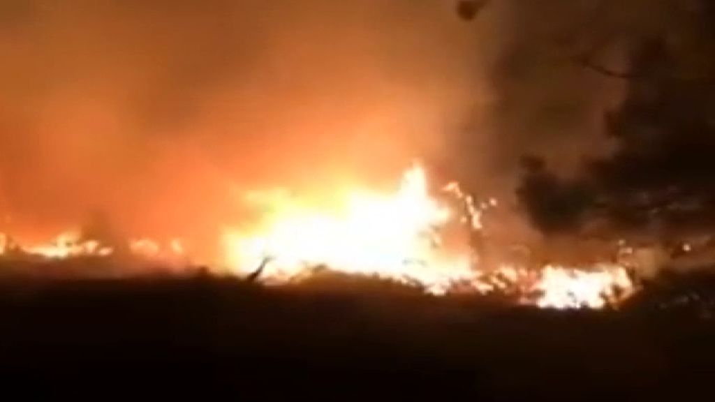 Las llamas se extienden desde hace tres días en el Teide: Más de 220 hectáreas calcinadas