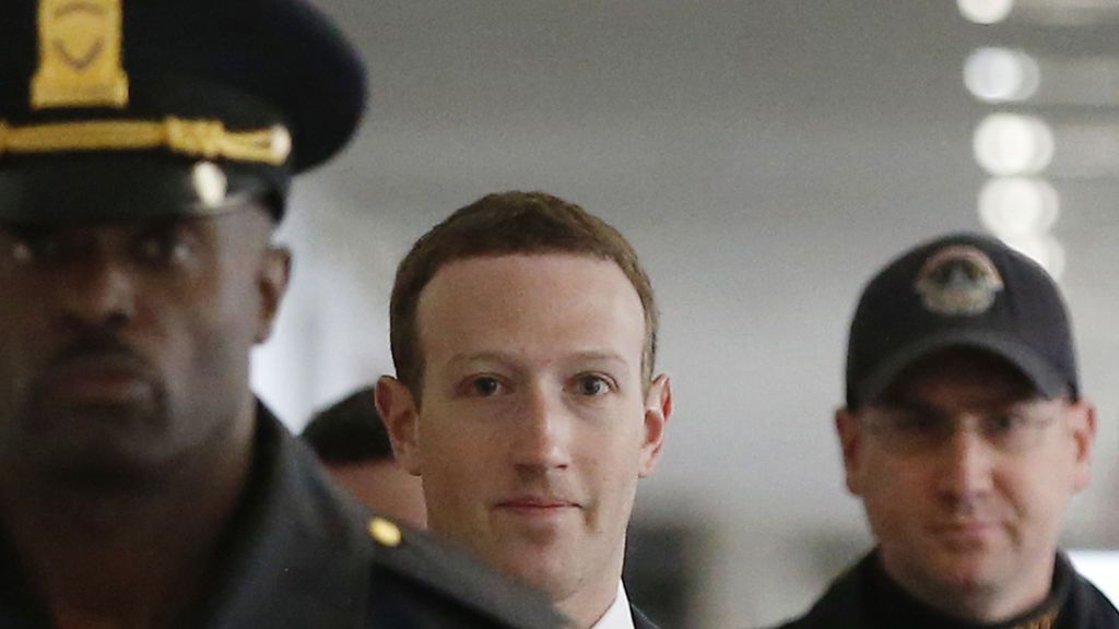 El fundador de Facebook pedirá disculpas en el Congreso por la filtración de datos