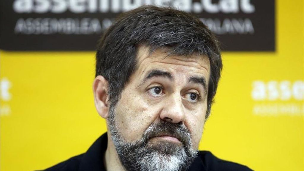 Lío en Cataluña: un candidato a president que no puede acudir al Parlament y un diputado que no renuncia a su escaño