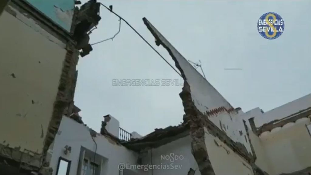 Desalojan un edificio en Sevilla por el derrumbe de una vivienda