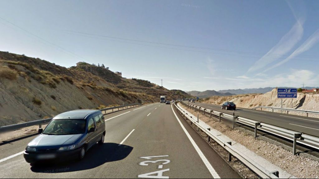 Investigan si el adolescente atropellado mortalmente en Petrer a sorteaba vehículos con sus amigos en la A-31 Investigan si el adolescente atropellado mortalmente en Petrer a sorteaba vehículos con sus amigos en la A-31