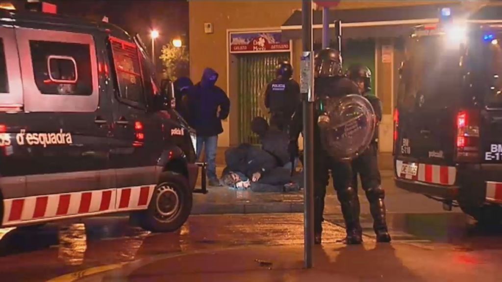 Juzgan a cinco mossos por su actuación violenta durante un desalojo de inmuebles okupados en Barcelona