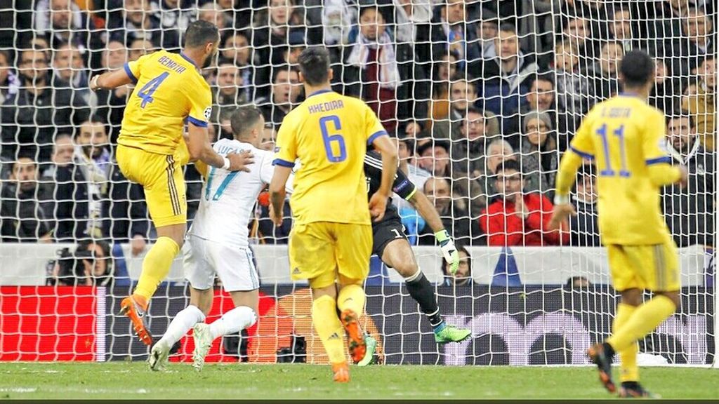 Chilavert, Batistuta, Vieri... claman contra el penalti del Real Madrid ante la Juve