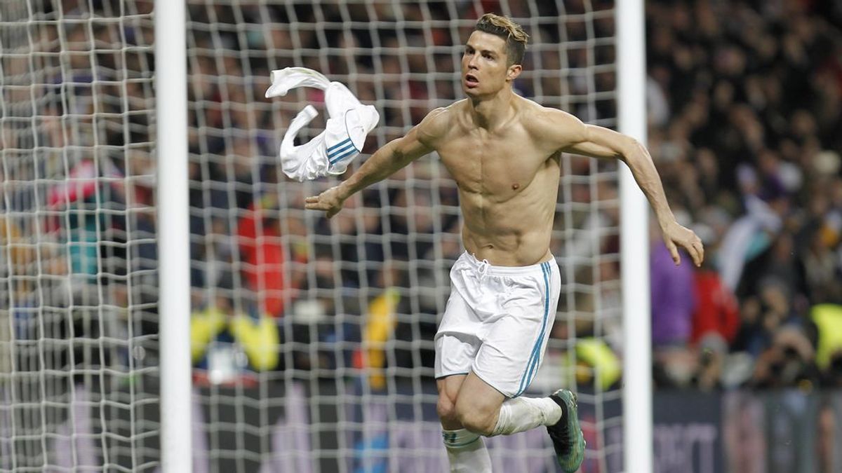 El videomontaje viral del FIFA 18 de Cristiano Ronaldo celebrando el gol con el árbitro