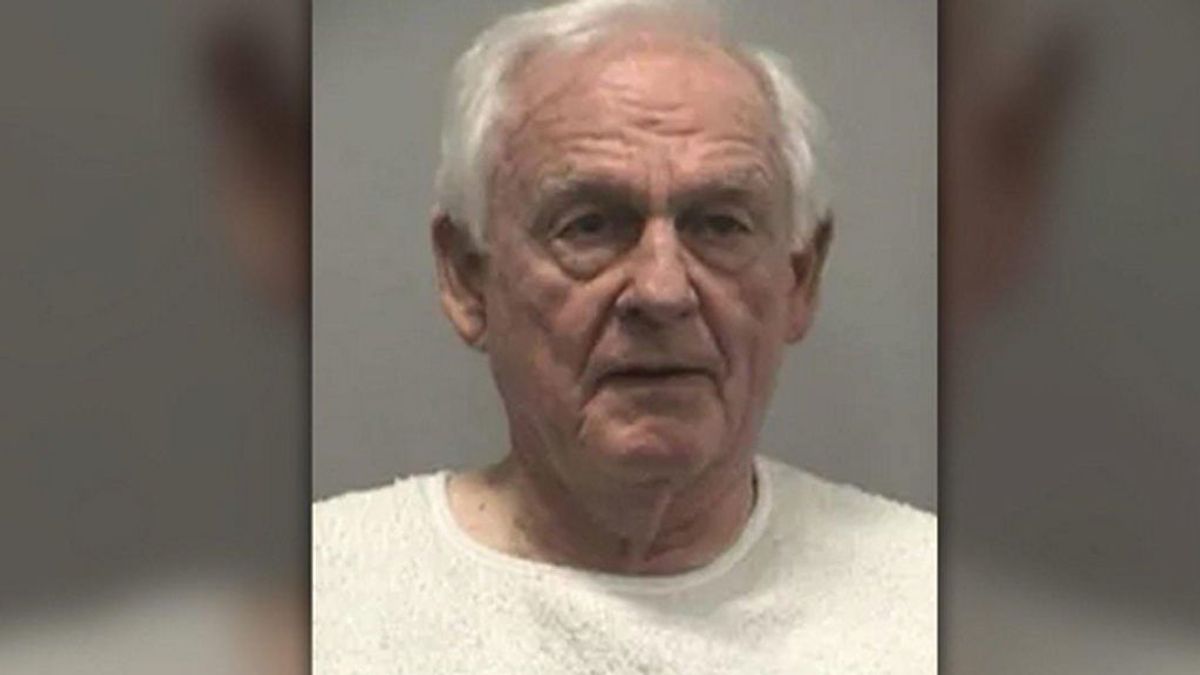 Un hombre de 80 años confiesa accidentalmente el asesinato de un abogado que le había demandado