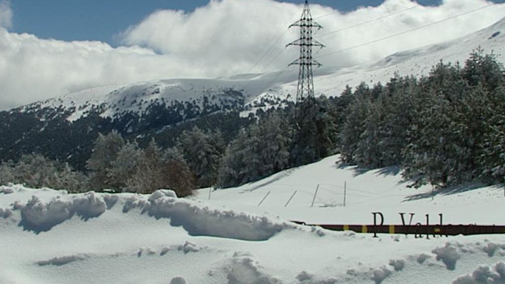 Las nevadas de los últimos días dejan en la sierra de Madrid tres metros de nieve en algunos puntos