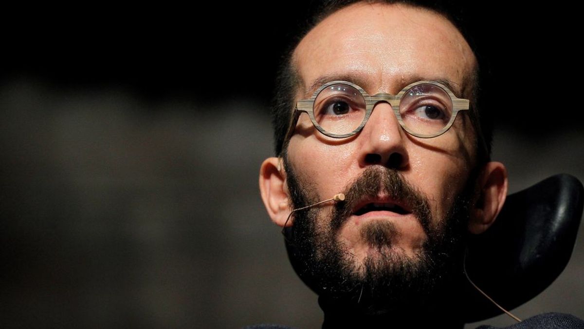 La respuesta de Echenique a un usuario que se pregunta como acabó BUP sin aprobar educación física