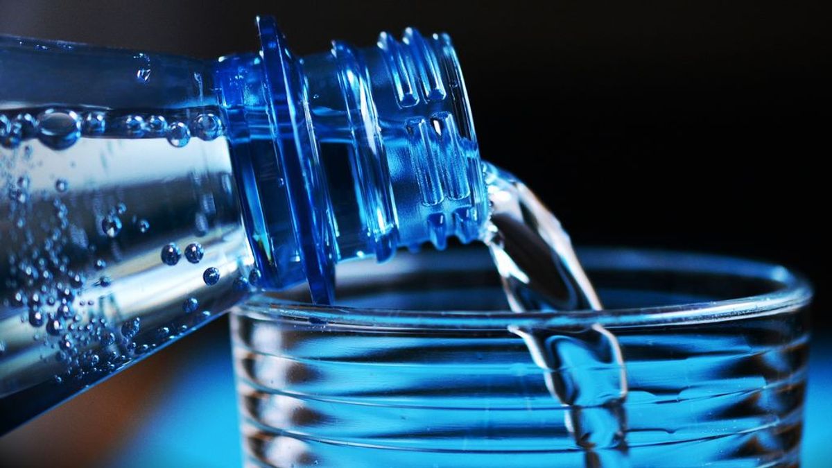 Científicos alertan de los peligros de beber ocho vasos de agua al día