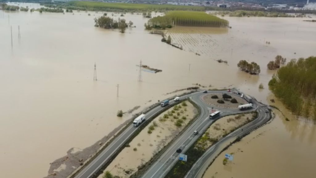 La crecida del río Ebro inunda zonas de Navarra y Zaragoza