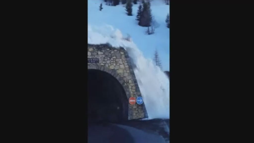 Una avalancha en los Alpes franceses casi sepulta a varios trabajadores