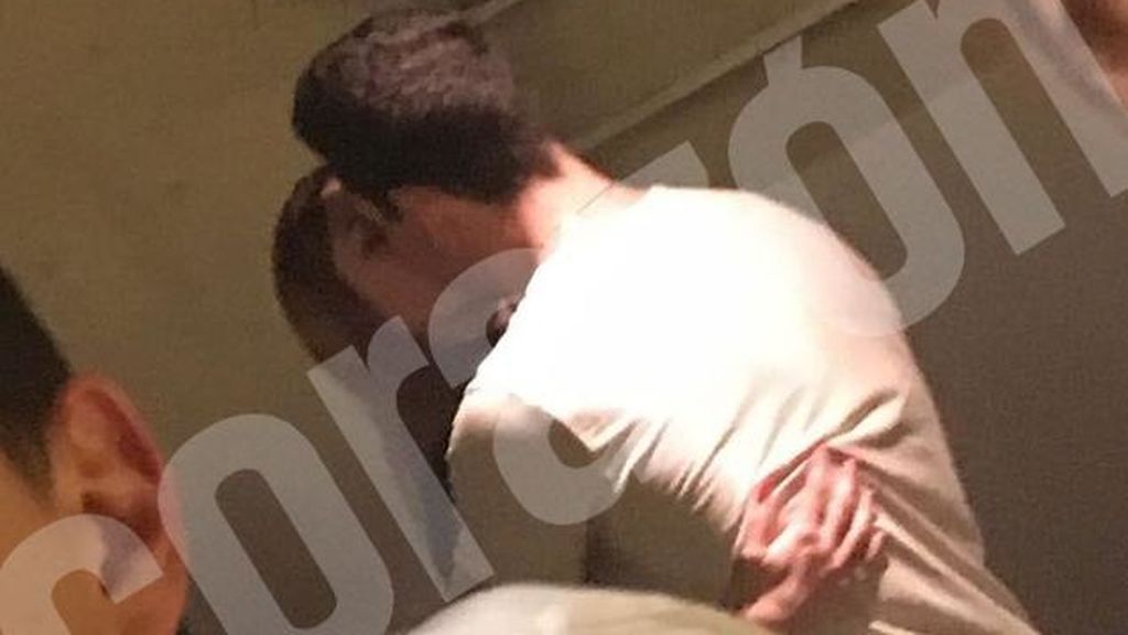 La foto del beso entre Blanca Suárez y Mario Casas que confirmaría su  relación