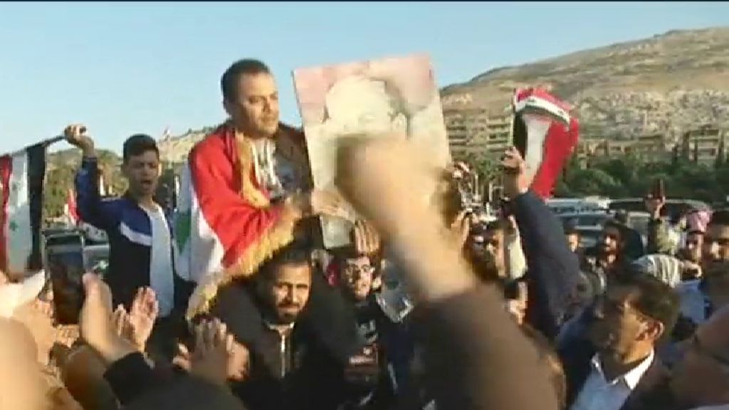 Miles de personas apoyan en Damasco al presidente sirio Bashar Al-Assad