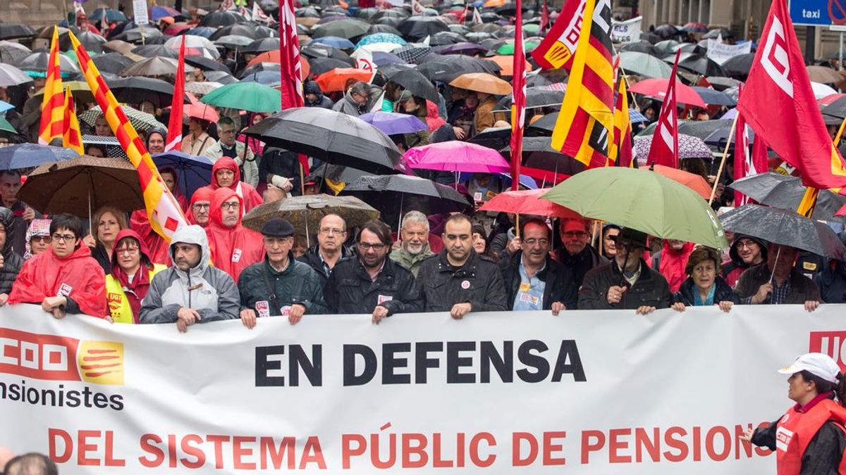 Unas 2.000 personas se manifiestan en Barcelona para pedir unas pensiones "dignas"