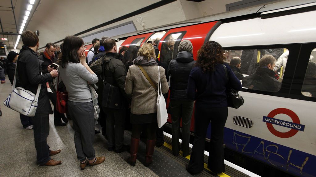 Buscan a las autoras de la agresión a la española en el metro de Londres