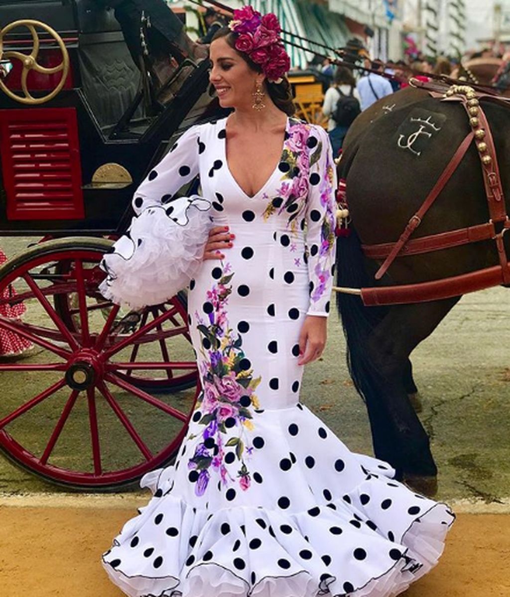 Agarrados de la mano y con sonrisa cómplice: Así están disfrutando Anabel Pantoja y su novio de la Feria de Abril