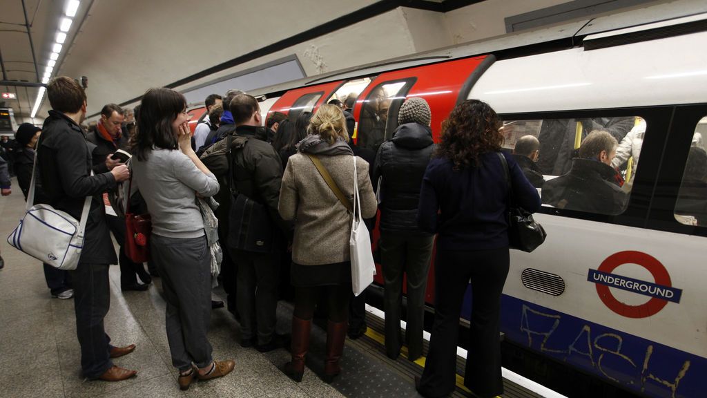 Buscan a las autoras de la agresión a la española en el metro de Londres
