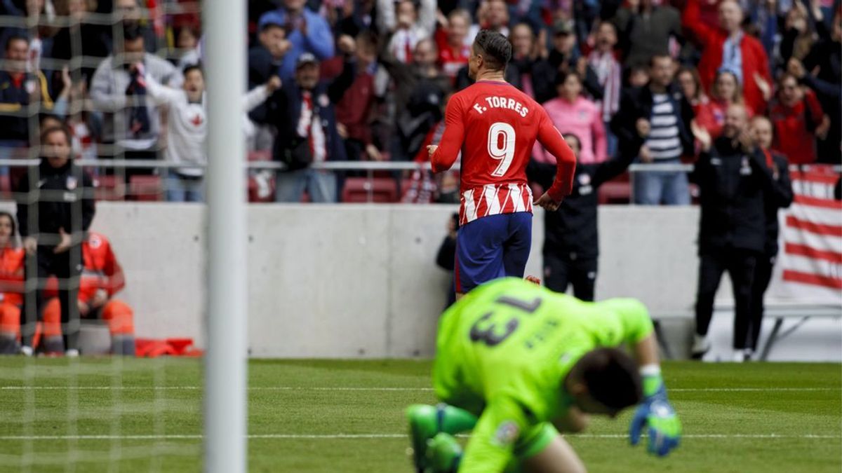 El Atlético de Madrid disfruta con Fernando Torres en la victoria ante el Levante (3-0)