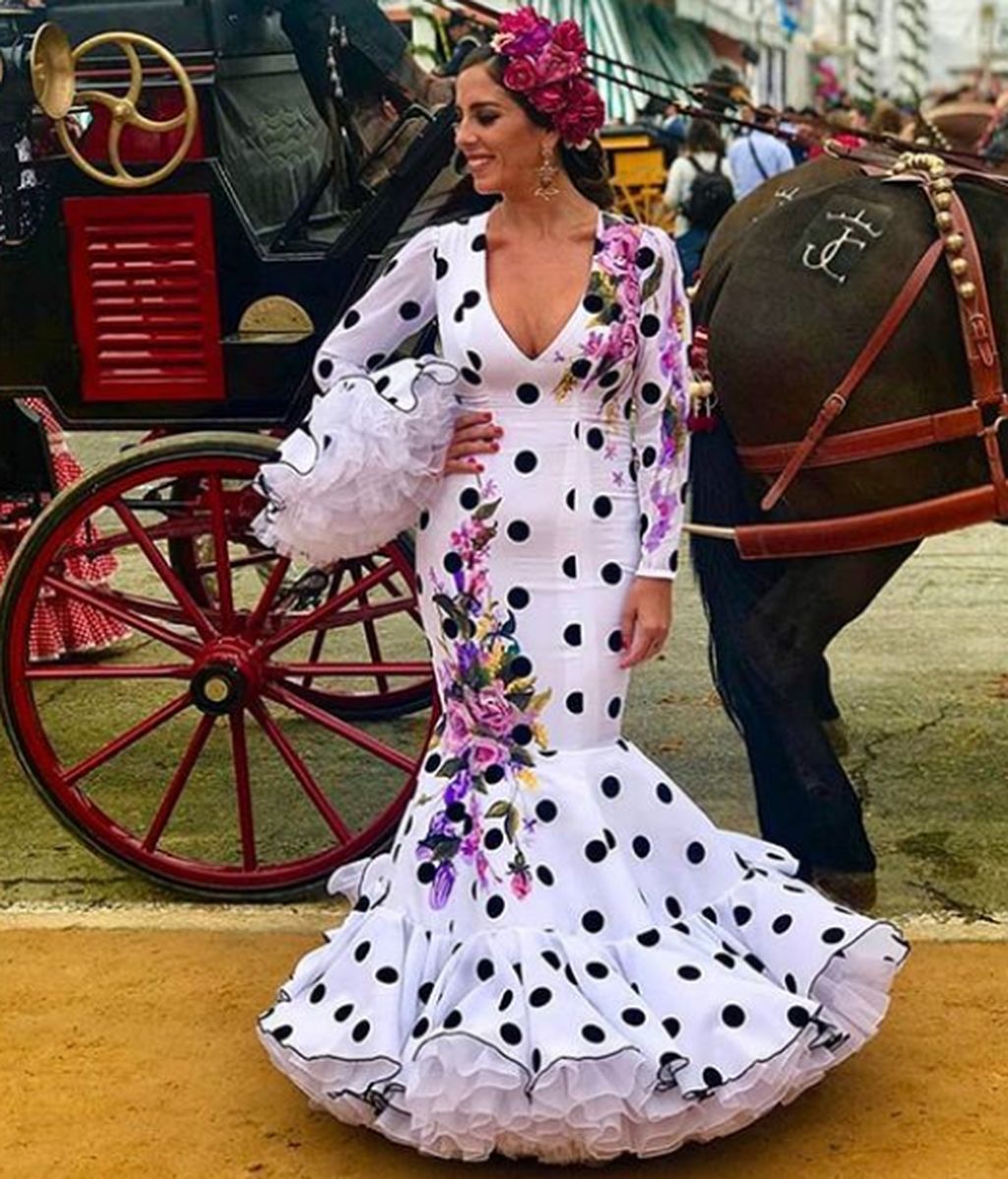 Anabel Pantoja, bien de volantes, lució un vestido del diseñador Alonso Cozar
