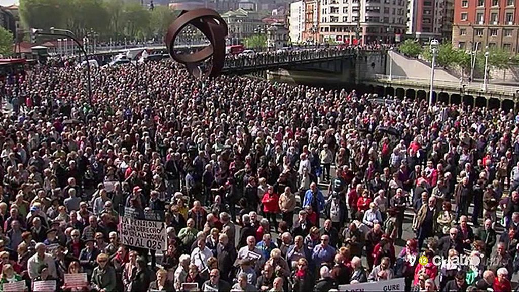 Multitudinarias marchas de pensionistas vuelven a la calle en 200 puntos de España